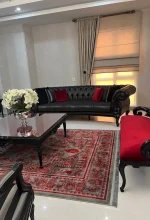 فرش طوسی قرمز خاص طرح درختی در منزل