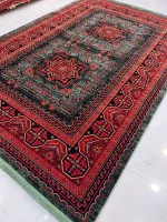 فرش لاکی سبز طرح ترکمن ابریشم گونه