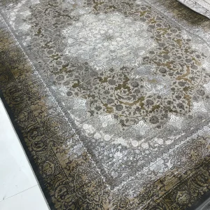 فرش ۱۲۰۰ شانه ۱۰۰ درصد اکریلیک کاشان طوسی فیلی با طرح طلایی