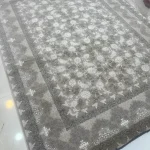 فرش ۱۲۰۰ شانه اکریلیک کاشان رنگ طوسی فیلی