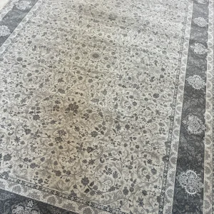 فرش ۱۲۰۰ شانه اکریلیک کاشان رنگ طوسی فیلی