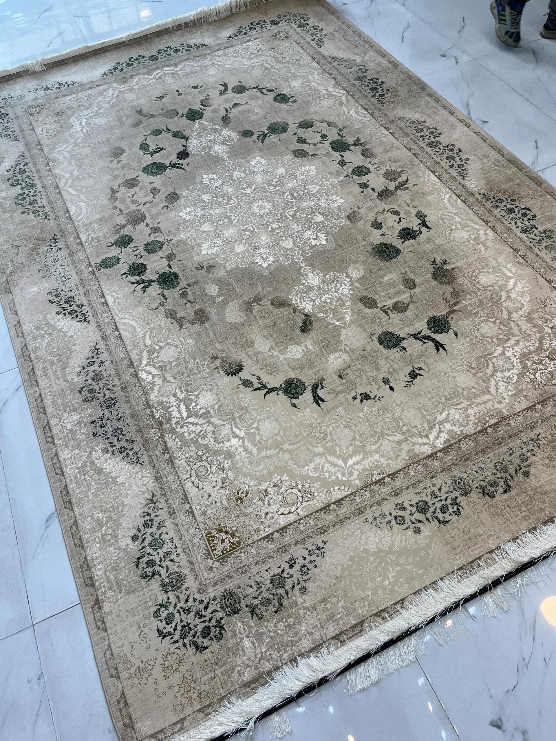 فرش کرم سبز ۱۲۰۰ شانه کاسپین