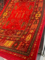 فرش ۷۰۰ شانه سینراد با زمینه لاکی سبز